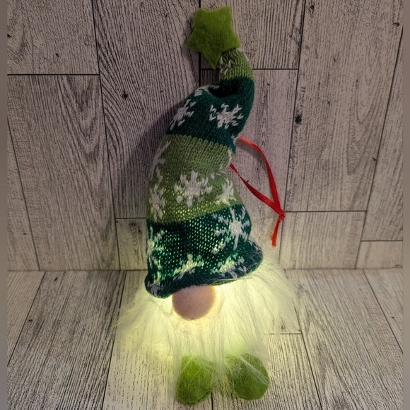 Green Knit Gnome with Star Hat - Picture 1 of 3